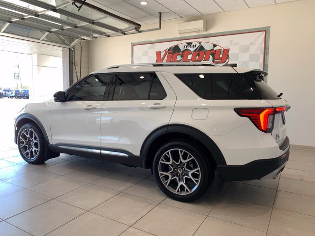 Used 2025 Ford Explorer Platinum w/ Ultimate Package AWD/4WD image 2