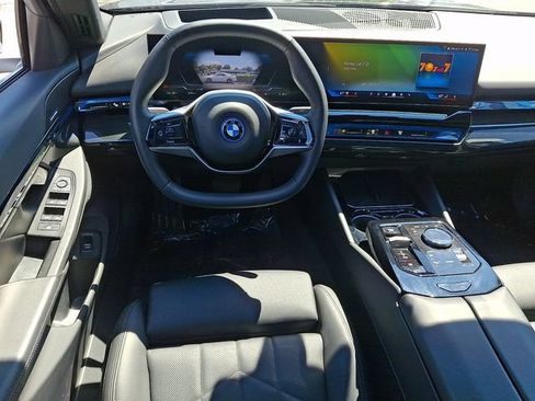 Used 2025 BMW i5 eDrive40i RWD image 13