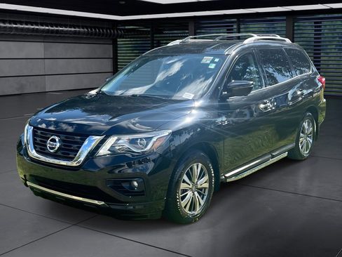 Used 2019 Nissan Pathfinder SL image 1