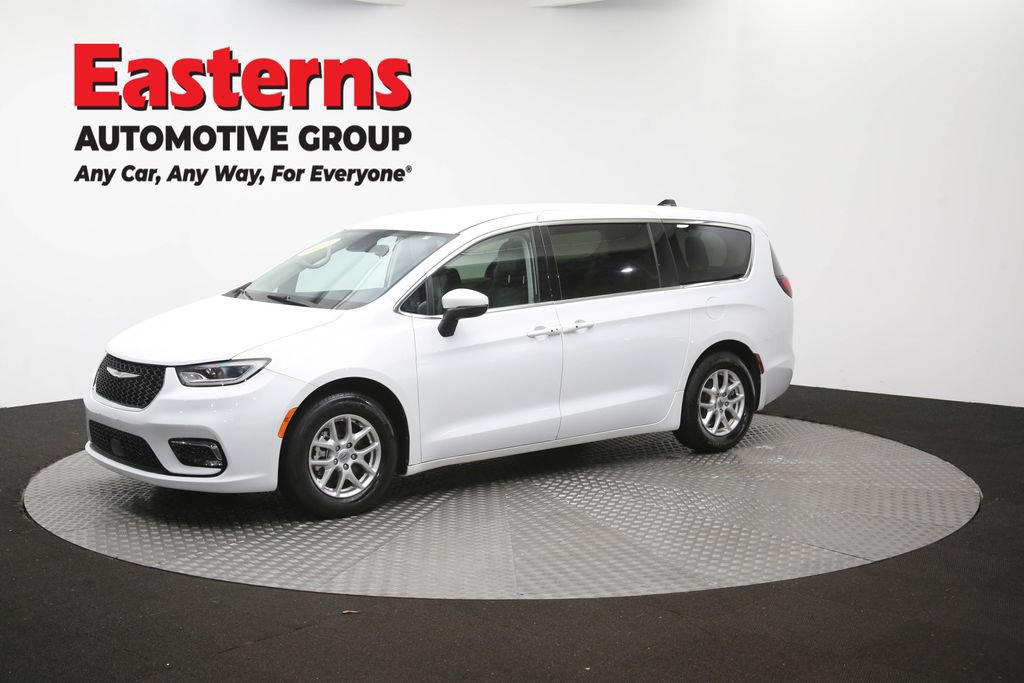 Used 2023 Chrysler Pacifica Touring-L FWD image 59