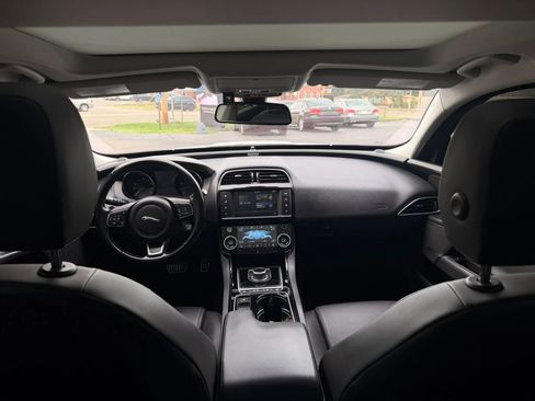 Used 2017 Jaguar XE RWD image 25