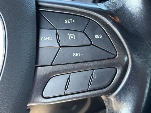 Used 2020 Dodge Challenger SXT RWD image 20