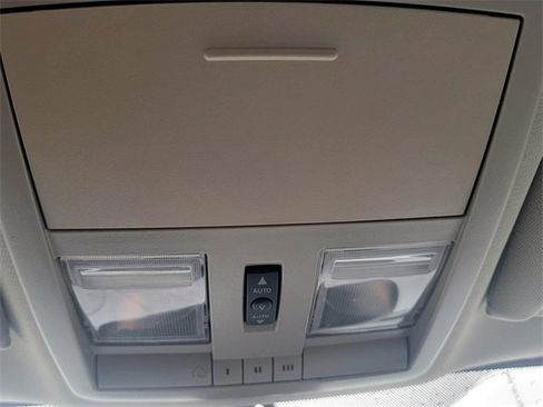 Used 2006 Jeep Grand Cherokee SRT8 w/ SRT Option Group I image 33