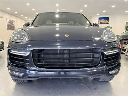 Used 2015 Porsche Cayenne Turbo w/ Premium Package AWD/4WD image 2