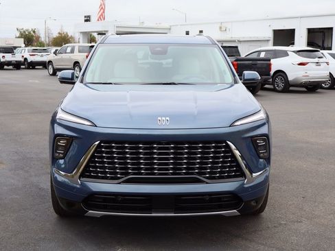 Used 2025 Buick Enclave Avenir image 3