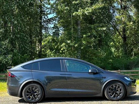 Used 2024 Tesla Model X AWD/4WD image 9