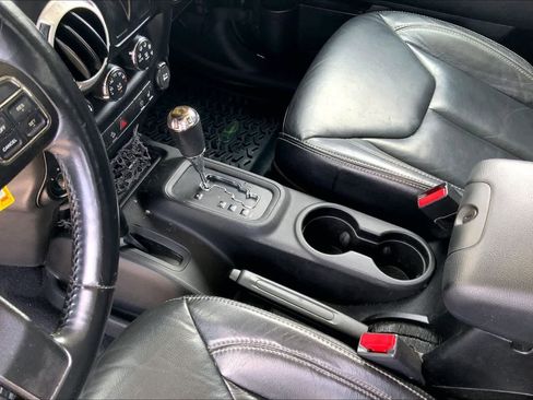 Used 2013 Jeep Wrangler Sahara w/ Connectivity Group AWD/4WD image 16