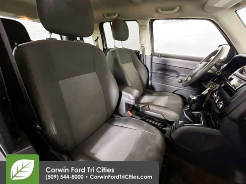 Used 2016 Jeep Patriot Sport image 17