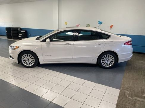 Used 2014 Ford Fusion SE FWD image 2
