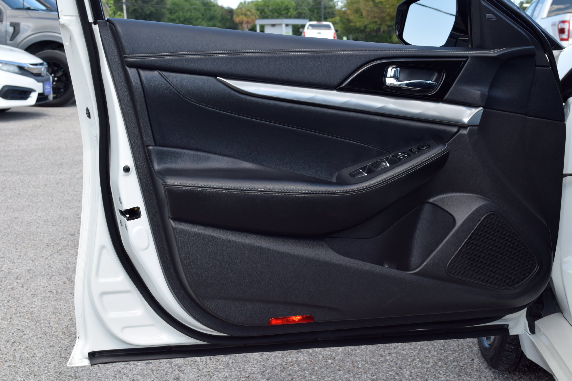 Used 2023 Nissan Maxima SV w/ Floor Mat Group FWD image 17