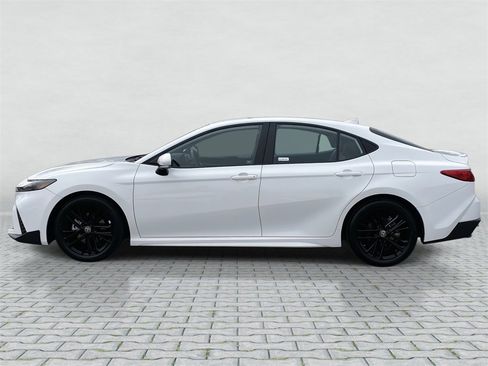 Certified 2025 Toyota Camry SE image 2