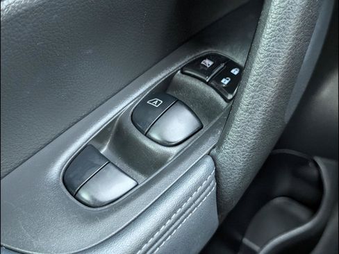 Used 2019 Nissan Rogue SV FWD image 21