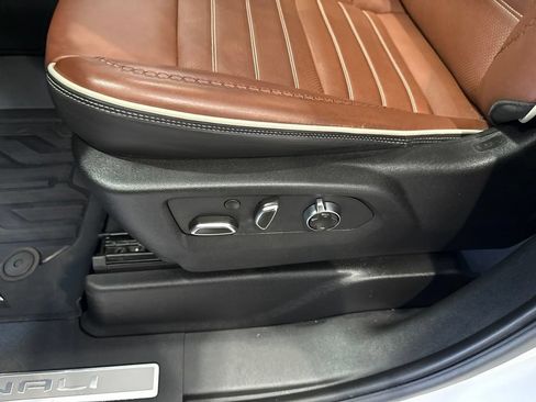Used 2023 GMC Yukon Denali Ultimate w/ LPO, Floor Liner Package AWD/4WD image 26