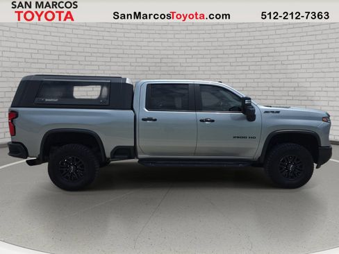 Used 2024 Chevrolet Silverado 2500 ZR2 w/ Technology Package AWD/4WD image 5