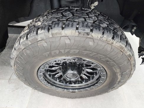 Used 2022 Ford F250 XLT w/ Black Appearance Package image 3