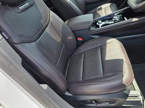 Certified 2025 Ford Explorer Platinum RWD image 14