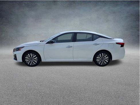 Used 2025 Nissan Altima 2.5 SV FWD image 6