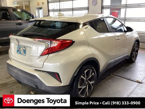 Used 2018 Toyota C-HR XLE image 8