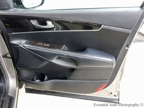 Used 2017 Kia Sorento LX w/ LX Convenience Package image 23