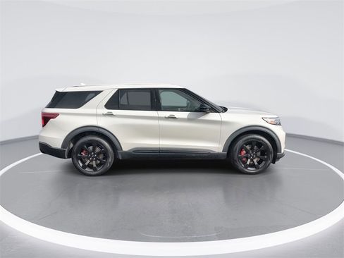 Used 2022 Ford Explorer ST w/ Equipment Group 401A image 9