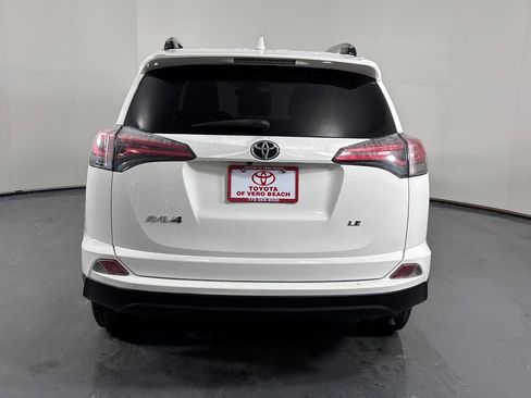 Used 2018 Toyota RAV4 LE image 5