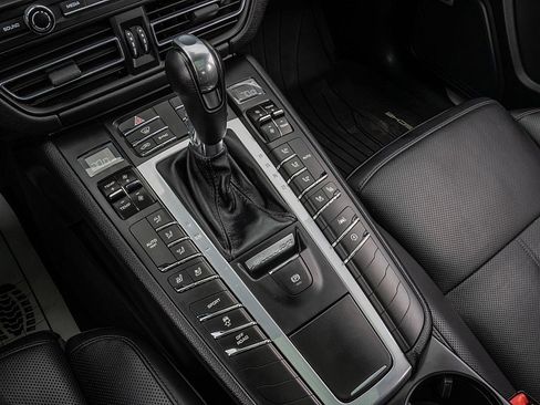 Used 2020 Porsche Macan S image 27