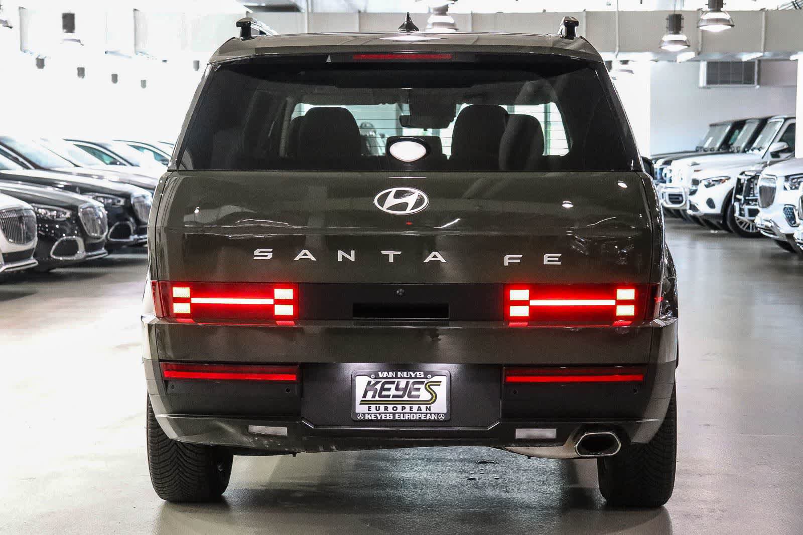 Used 2024 Hyundai Santa Fe SEL FWD image 3