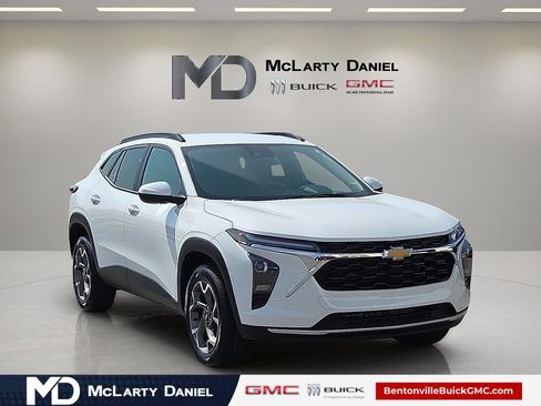 Used 2026 Chevrolet Trax LT w/ LT Convenience Package FWD image 1