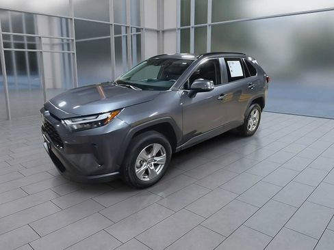 Used 2025 Toyota RAV4 XLE AWD/4WD image 4