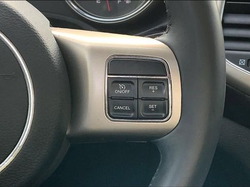 Used 2012 Jeep Grand Cherokee Laredo AWD/4WD image 21
