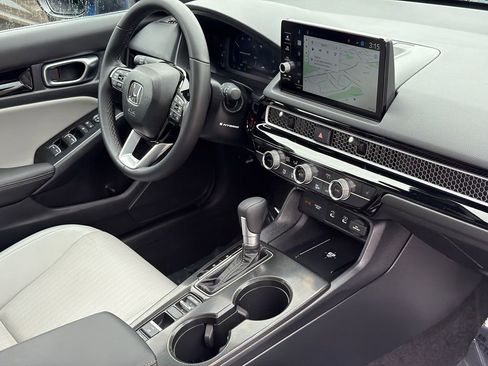 Used 2025 Honda Civic Sport Touring image 9