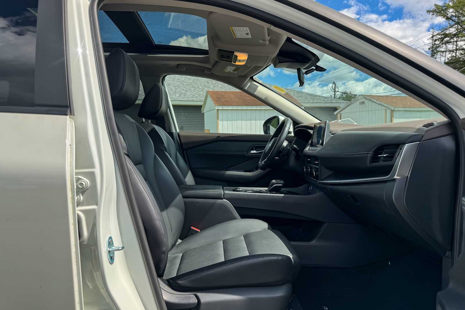 Certified 2023 Nissan Rogue SV w/ SV Premium B Package AWD/4WD image 9