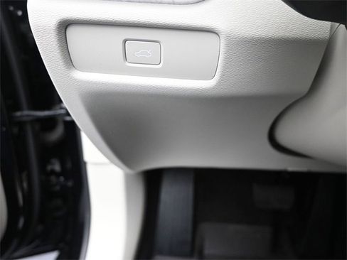 Used 2024 Volvo V60 B5 Cross Country Plus image 16