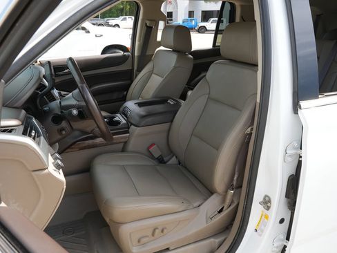 Used 2019 Chevrolet Tahoe LT w/ Luxury Package AWD/4WD image 16
