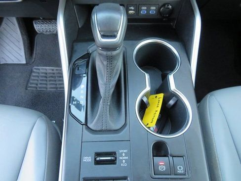 Used 2022 Toyota Highlander XLE image 26