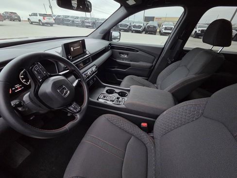 Used 2025 Honda Pilot Sport image 10