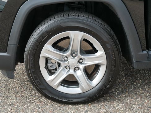 Used 2024 Jeep Compass Latitude w/ Convenience Group AWD/4WD image 15