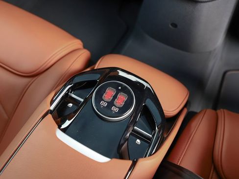 Certified 2025 Ferrari Purosangue image 41