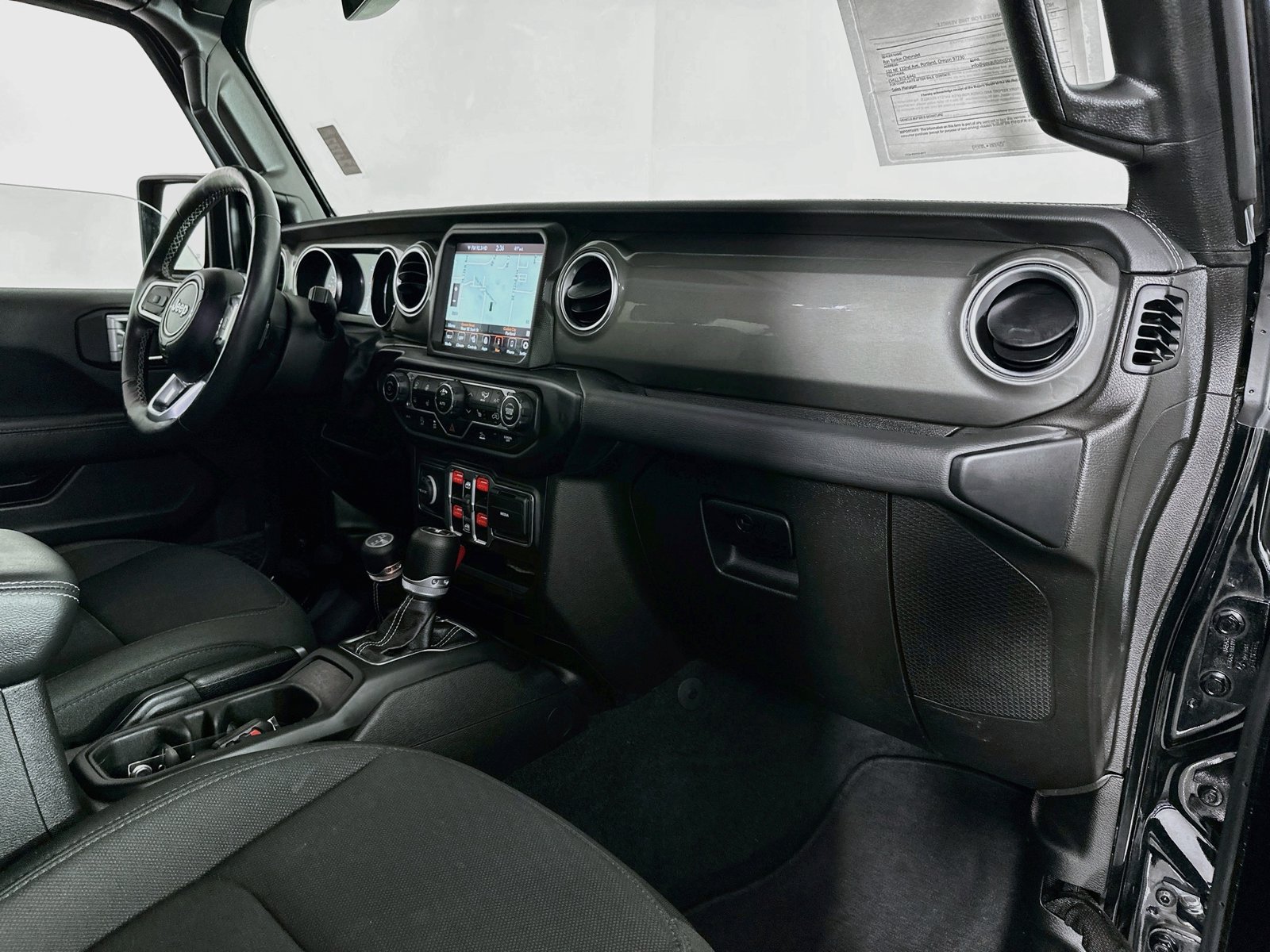 Used 2022 Jeep Wrangler Unlimited Sahara w/ Cold Weather Group AWD/4WD image 30