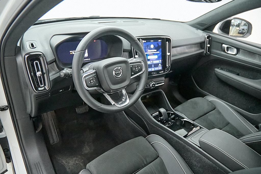 Certified 2023 Volvo XC40 Recharge Plus AWD/4WD image 12