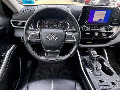 Used 2023 Toyota Highlander XLE image 6