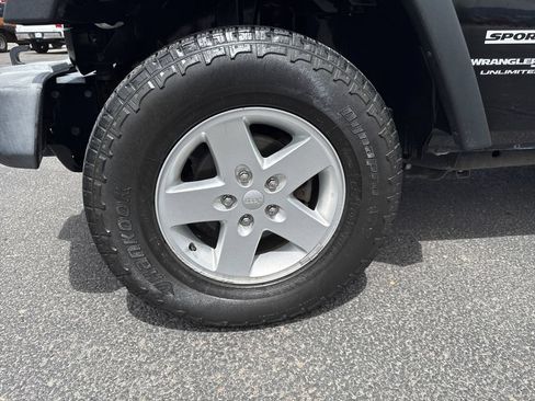 Used 2018 Jeep Wrangler Unlimited Sport S AWD/4WD image 23