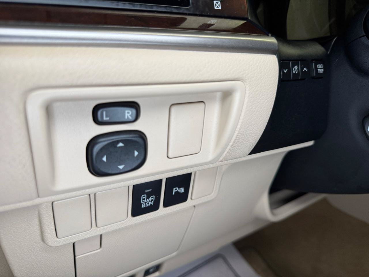 Used 2013 Lexus ES 350 w/ Luxury Pkg FWD image 17