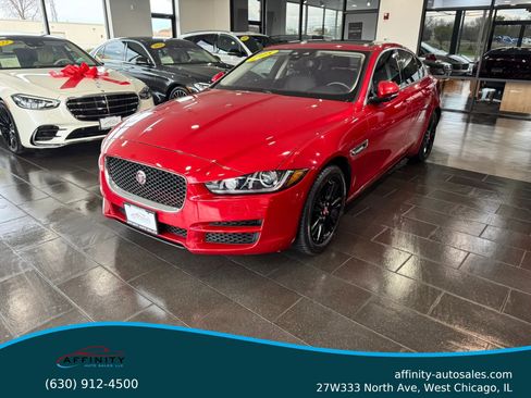 Used 2018 Jaguar XE Premium image 1