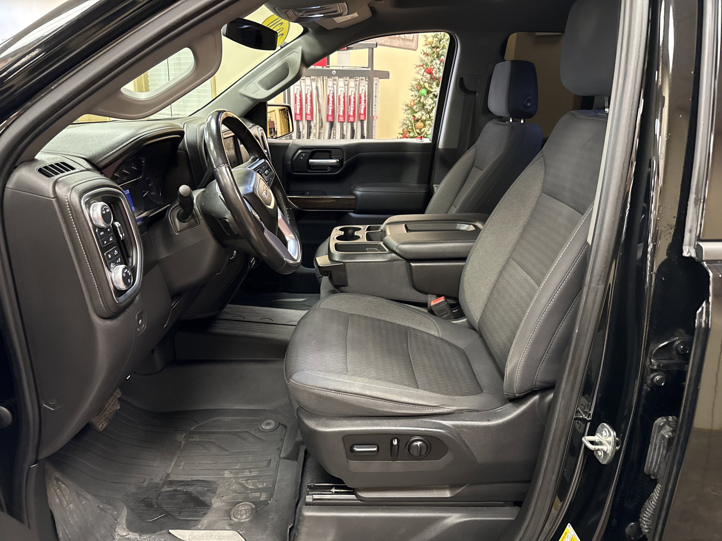 Used 2020 GMC Sierra 1500 Elevation w/ Elevation Value Package AWD/4WD image 8
