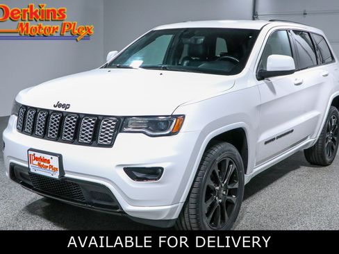 Used 2022 Jeep Grand Cherokee Laredo X AWD/4WD image 1