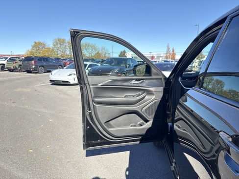 New 2025 Jeep Grand Cherokee Altitude image 15