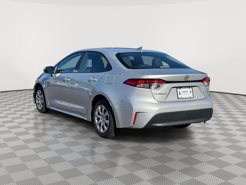 Used 2026 Toyota Corolla LE FWD image 5