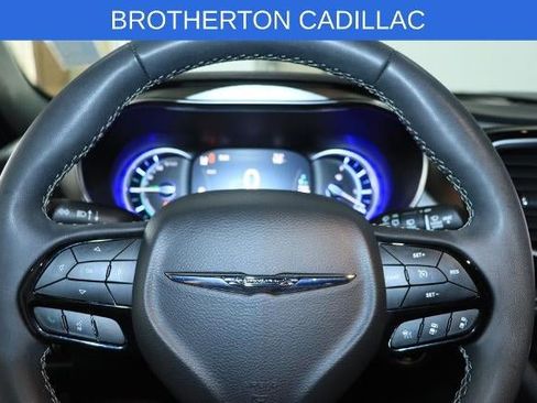 Used 2023 Chrysler Pacifica Limited w/ S Appearance Package FWD image 18