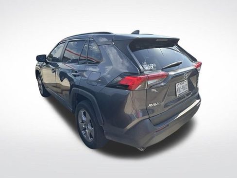 Used 2022 Toyota RAV4 XLE AWD/4WD image 3